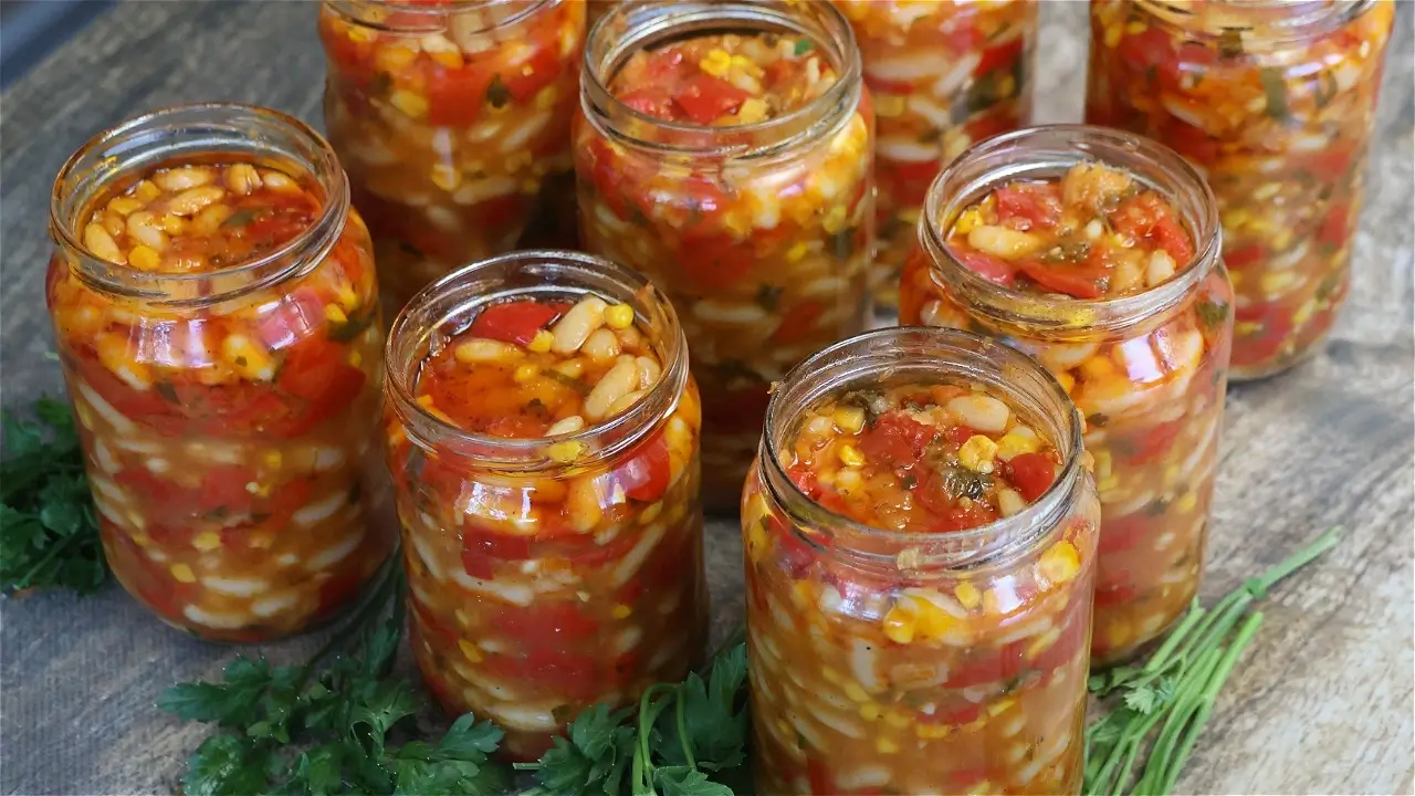 Meksička salata domaći recept – pasulj, kukuruz, paprika, luk, paradajz